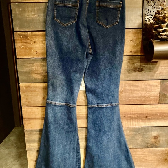 Bell Bottom jeans zip up on the side size Med Woman’s - Picture 6 of 14